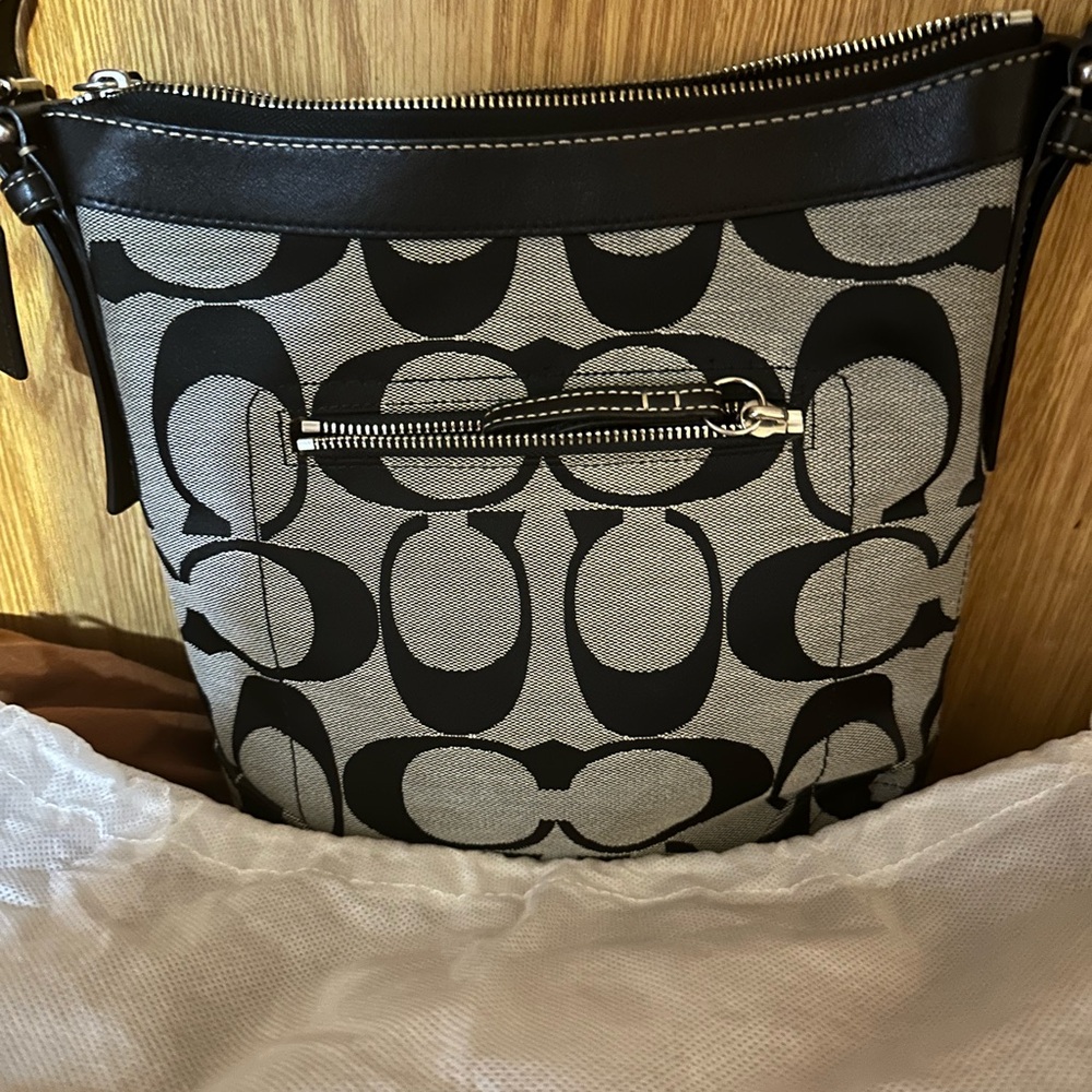 Coach Black and Cream Crossbody Bag 2008 - Picture 3 of 7